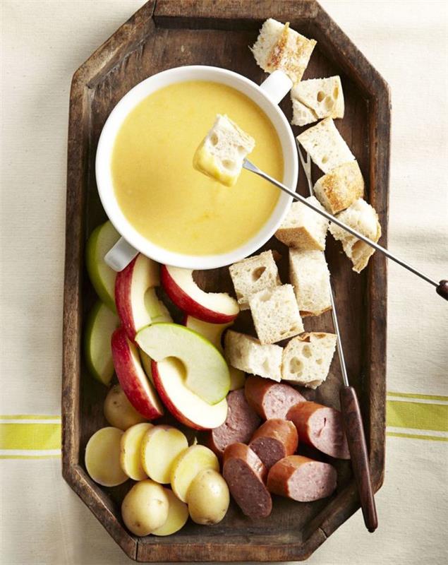 sladica iz fondueja s sirom za Valentinovo, idealna za prijeten romantičen večer