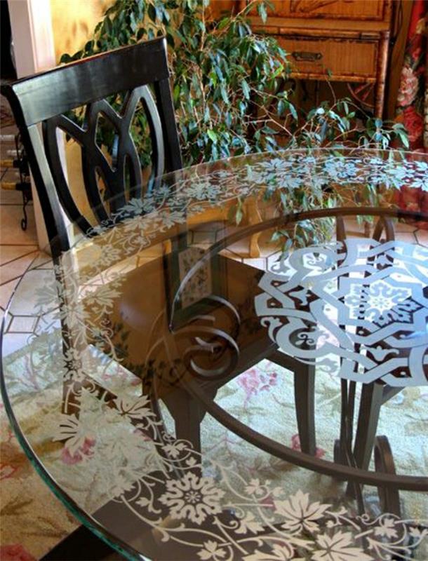 namizna plošča iz kaljenega stekla v klasičnem slogu