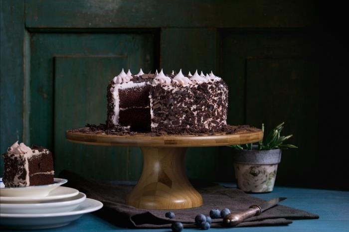sevgililer günü ziyafeti için bitter çikolatalı kek örneği, romantik yemek için tatlı tarifi fikri