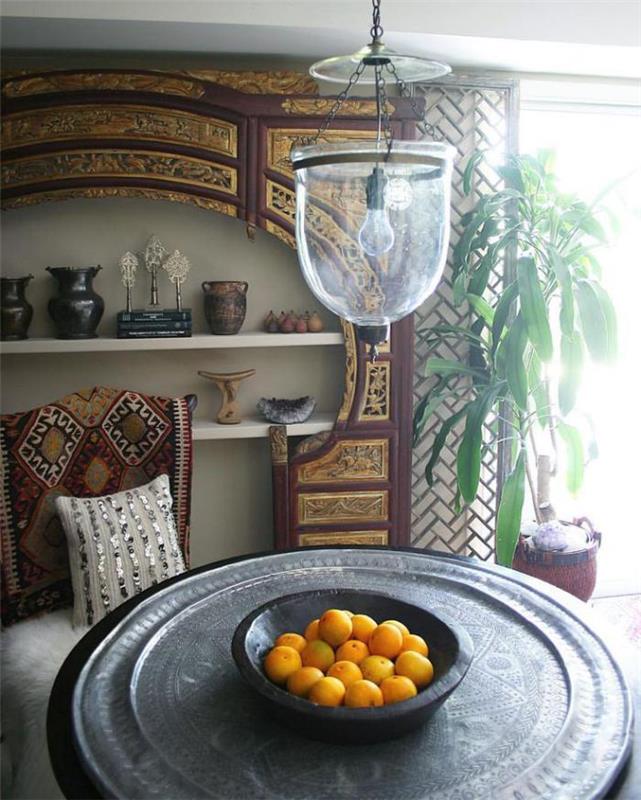 Marokietiškas dubuo su vaisiais-sieninė lentyna su etnine puošmena