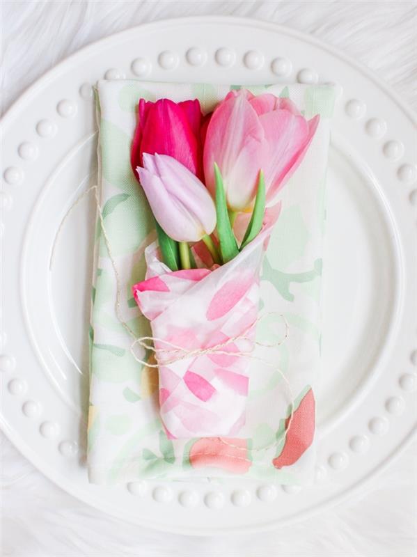 klasični zložljivi prtički za okrasitev praznične mize, mehki prtiček s cvetličnim vzorcem, okrašen z majhnim šopkom tulipanov