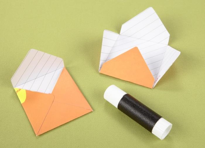origami zarf, katlama tekniği ve yapıştırıcı ile kare şeklinde zarf nasıl yapılır