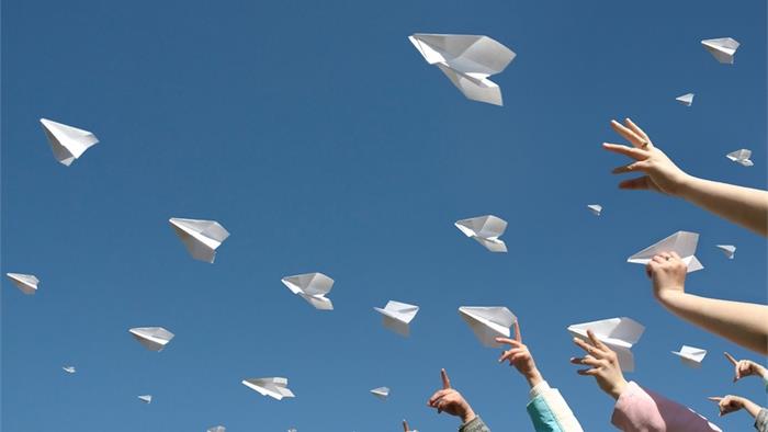 kaip pasigaminti skraidantį popierinį lėktuvą, lengvai sulankstyti būdus, kaip įvaldyti origami meną