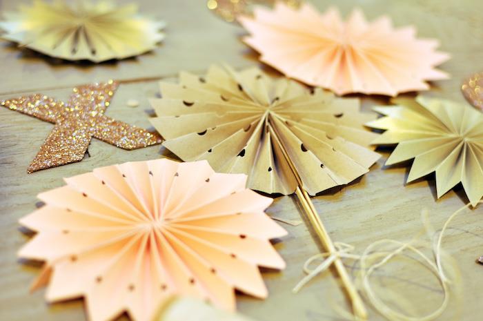 Delikli kağıttan dekoratif origami katlanır fan ve kulp olarak yemek çubukları, yetişkinler için manuel aktivite