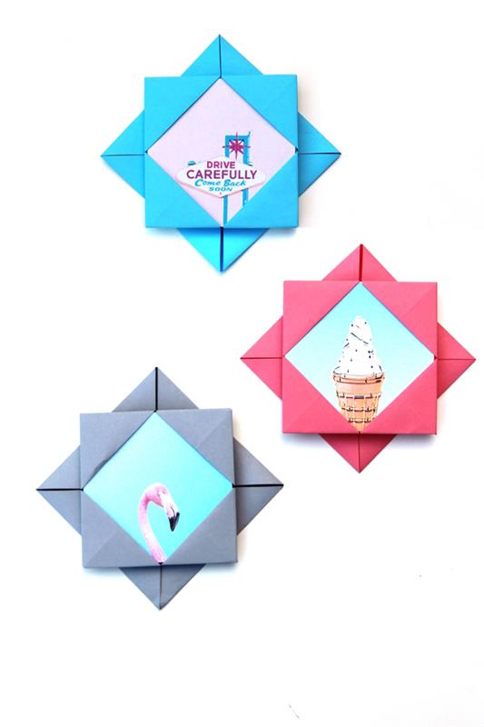 Scrapbooking projelerinizde kullanabileceğiniz orijinal bir fotoğraf çerçevesi oluşturmak için origami katlama