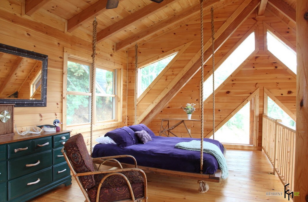 紫色のベッドカバー付きハンギングベッド
