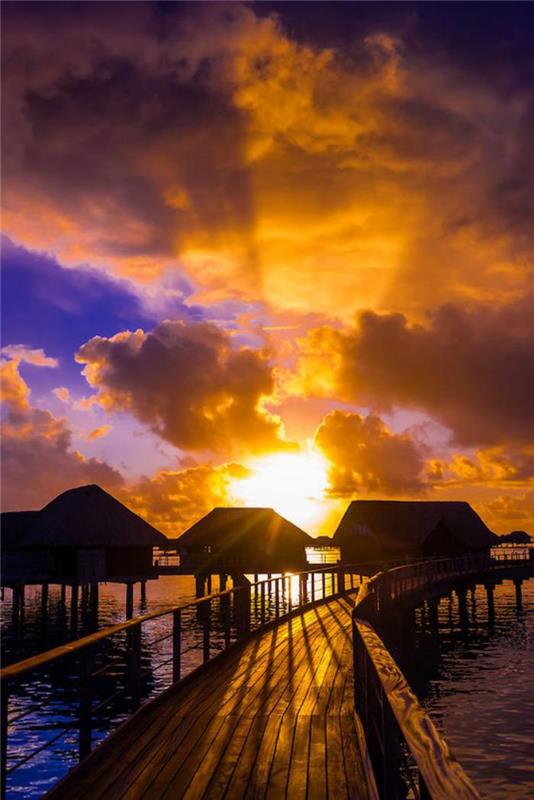 Francoska-polinezija-sončni zahod-izlet-bungalovi-Bora-Bora