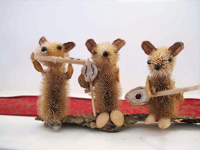 çam kozalaklarından yapılmış sevimli kendin yap fareler, doğal malzemelerden bir hayvan heykelciği yapın, sonbaharda manuel aktivite