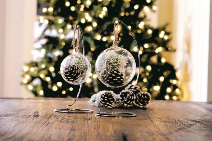 çam kozalakları ile yapılabilecek kolay kendin yap nesneleri ile şenlikli Noel dekorasyon fikri