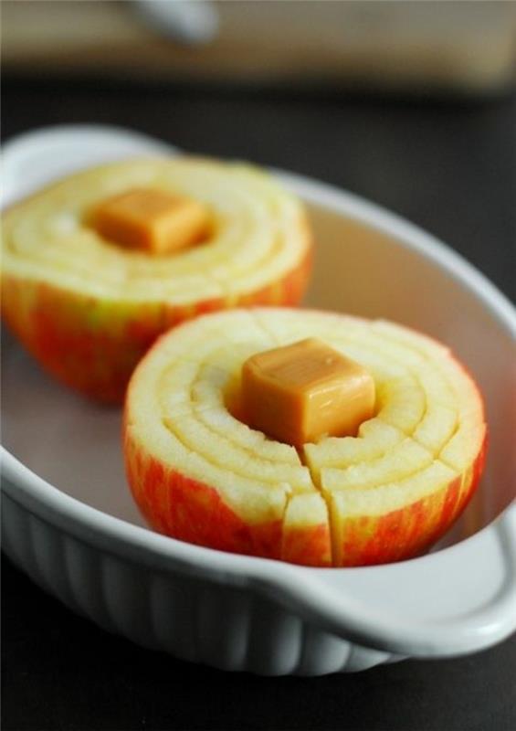 pečena-jabolka-prepolovljena-jabolka-s-karamelo