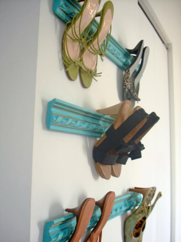 paprasto dizaino sieninė batų lentyna