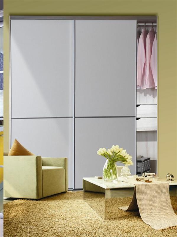drsna vrata garderobne omare elegantnega dizajna