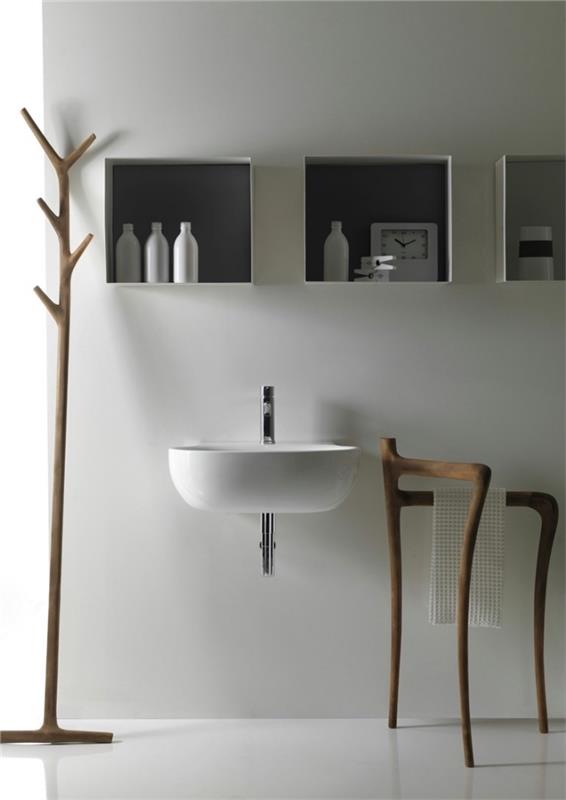 zamisel, kako urediti svoj pribor v majhni kopalnici z nišami, model lesenega stojala za brisače