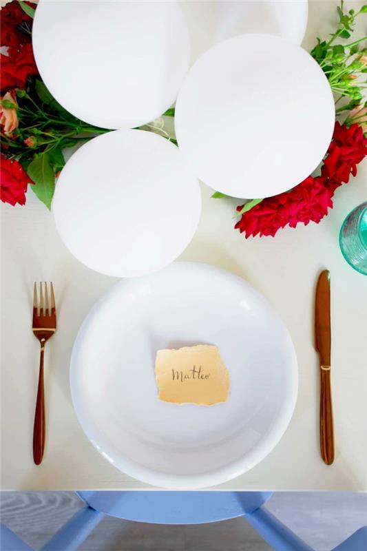 Puošnus stalo numerio laikiklis vestuvių stalo dekoravimas kaimiška paprasta idėja