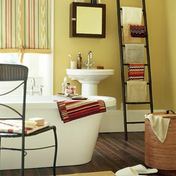 vonios kambarys-rankšluosčių laikiklis-didelė-balta vonia