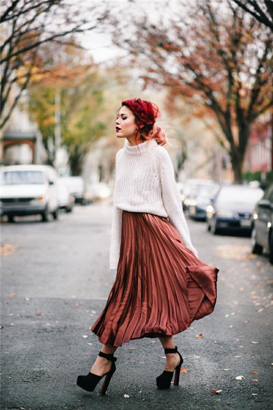 ilgas terakotos plisuotas sijonas, raudonmedžio plaukai, baltas megztinis, per didelis megztinis moterims