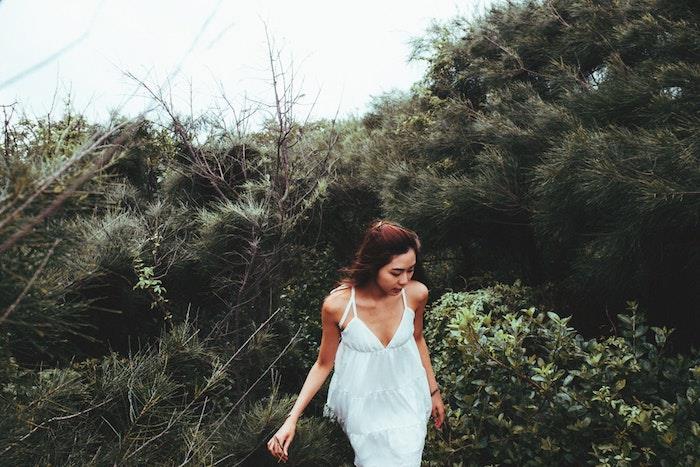 Ilga balta bohemiška suknelė balta trumpa suknelė bohemiška prašmatni idėja ilga suknelė