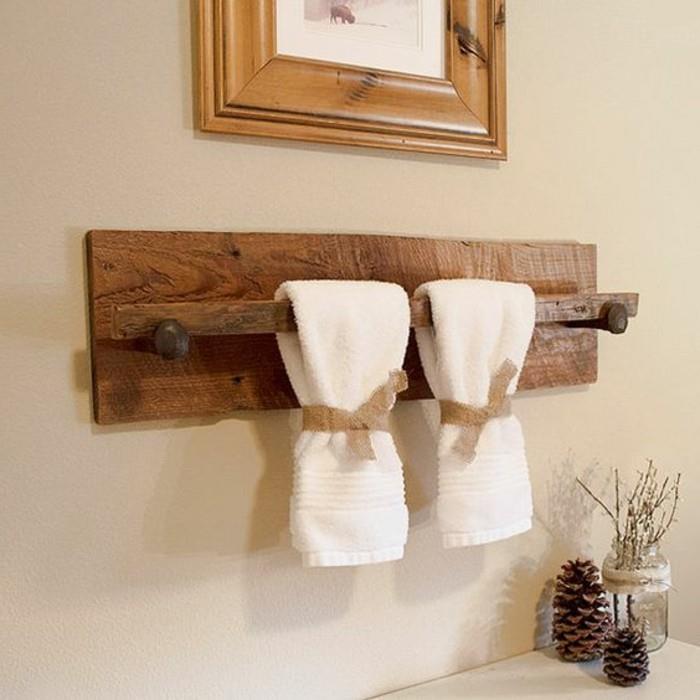 leseni-design-brisače-tirnice-za-najboljšo-chic-kopalnico-bež-stene