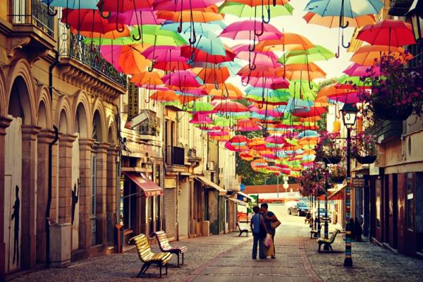 Ziyaret-Portekiz-şemsiye-sokak-gökyüzü-projesi