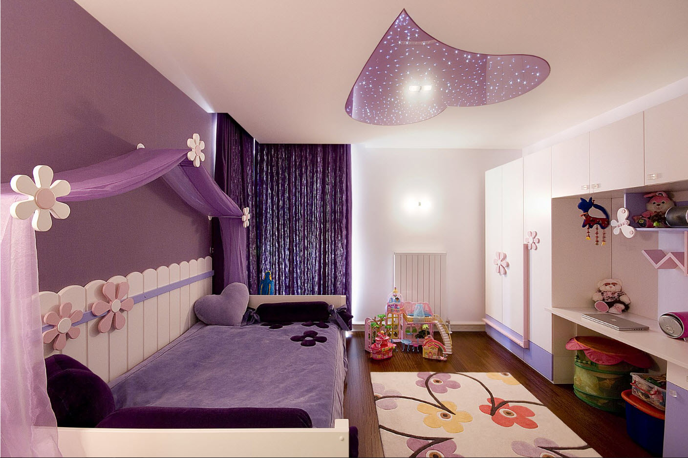 Quarto de menina em tons de roxo