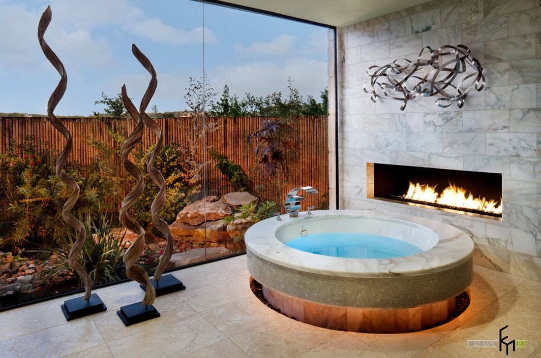 Jacuzzi con vista sulla strada