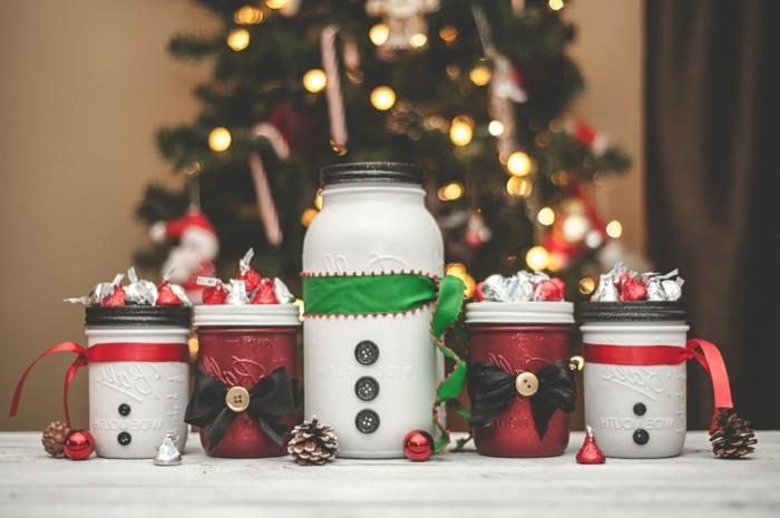 şekerlemelerle dolu kavanozlar-ve-Noel-Noel-hediye-yapmak için-gurme-öneri için-güzel bir şekilde dekore edilmiş