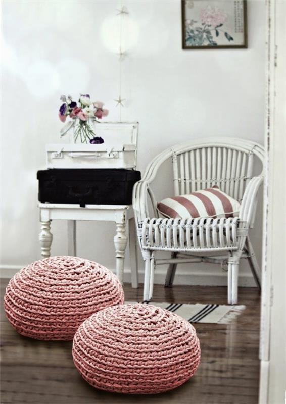 nėrimo-sėdmaišio-dekoratyvinė-rožinėje-ir grindų pagalvė
