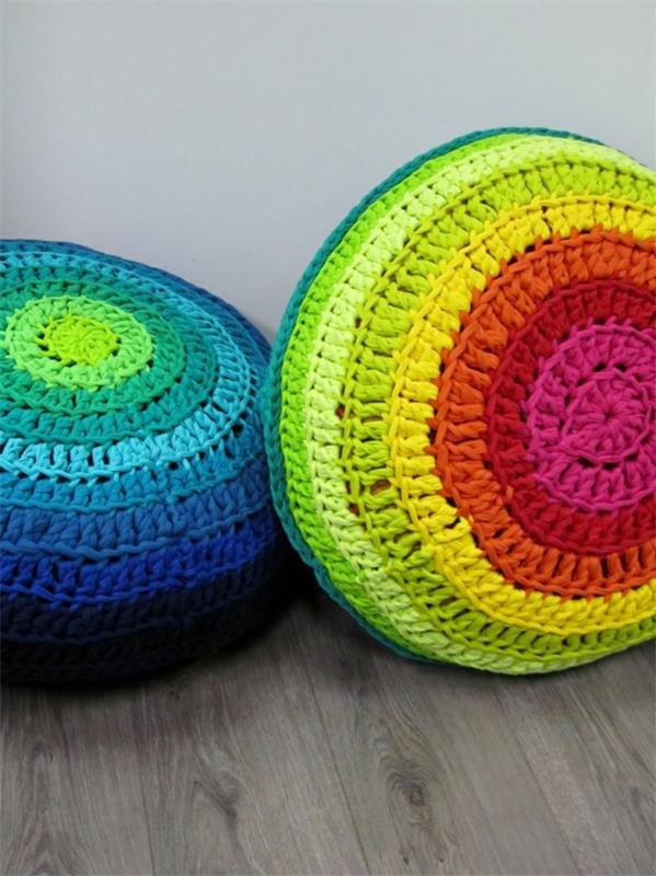 nėrimo-sėdmaišio-pagalvėlės-spinduliuojančiomis spalvomis