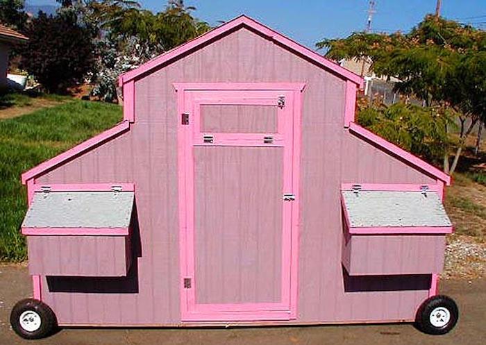 kümes-ahşap-tekerlek-pembe