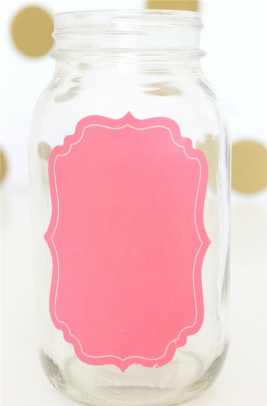 nalepko pritrdite na stekleno posodo pred slikanjem, darilo za materinski dan, personalizirajte vazo, enostavna vadnica za prvi korak
