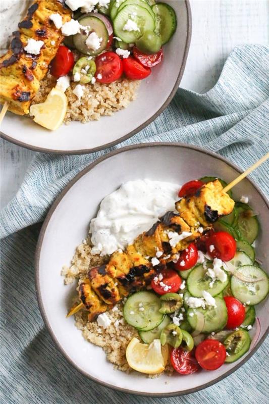 kepsninės receptas graikų vištienos iešmas su tzatziki su quinoa, graikišku jogurtu ir pomidorų bei agurkų salotomis