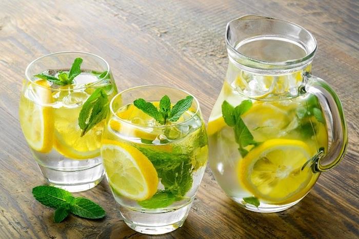 Recept za razstrupljanje limoninega medu s cimetom za iskanje mete zdravega življenja in infuzije limonine sove za črevesje