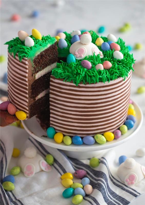 Velikonočni recept za čokoladno plast torte Origina, okras torte iz zajčjega repa v zeleni glazuri