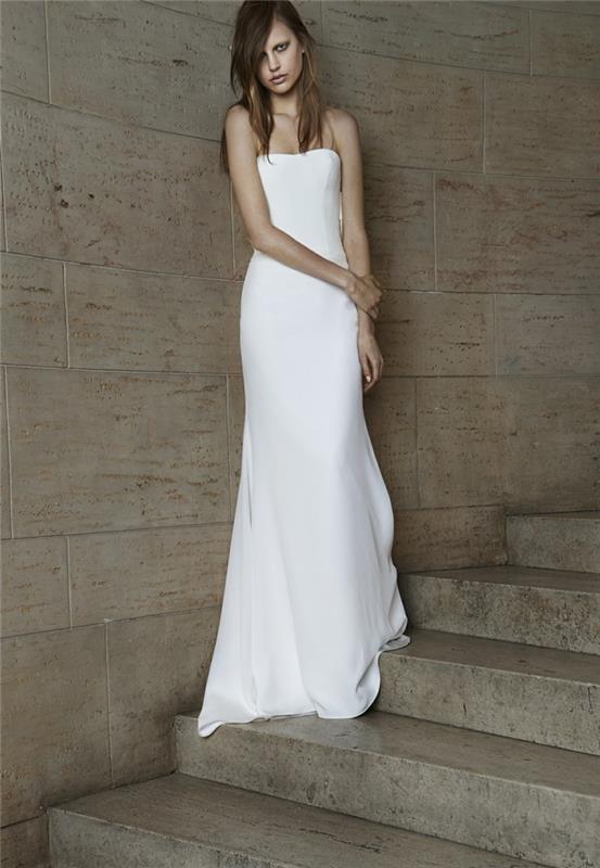 princesė-vestuvinė suknelė-labai paprasta nuotaka koridoriuje