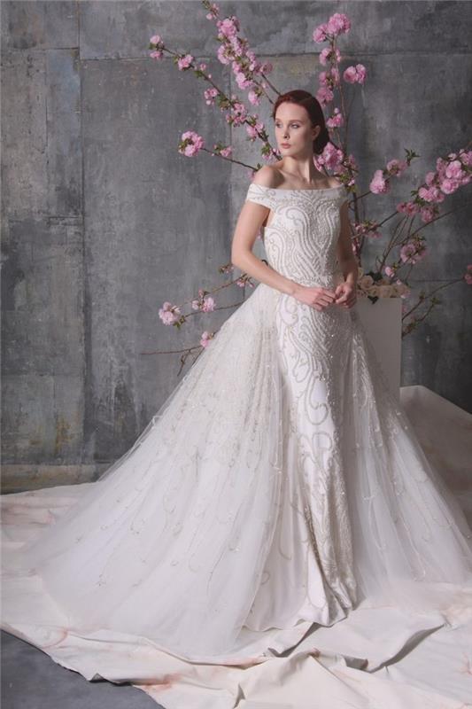 Gražiausia vestuvinė suknelė žavingoms vestuvėms pasirenka prašmatnų bohemišką stilių