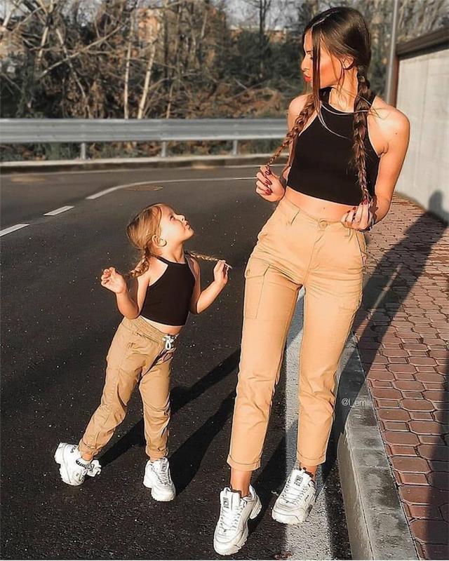 Doğa yürüyüşü kargo pantolon ve kısa üst, anne kızı kıyafeti, anne kızı kıyafeti, kadın sınıfı kıyafeti