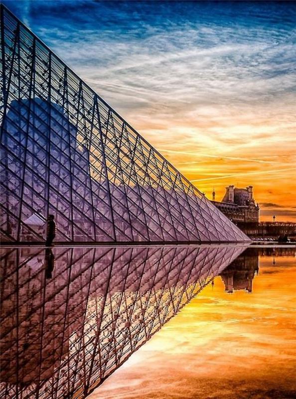 walks-in-paris-to-walk-capital-of-france-la-piramide