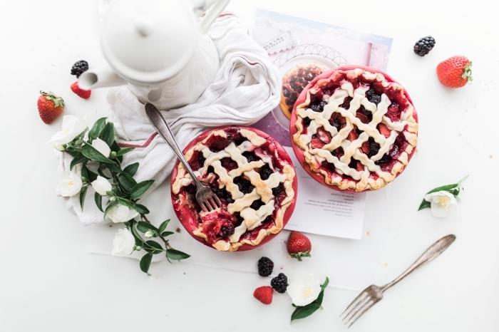 kolay ev yapımı tatlı hazırlama çilekli tart puf böreği ev yapımı kırmızı meyve reçeli