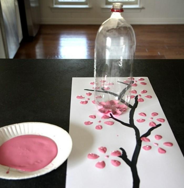 male-roza-rože-za-narediti-iz-steklenice-sklada-umetniška-ideja-recikliranja-plastična steklenica
