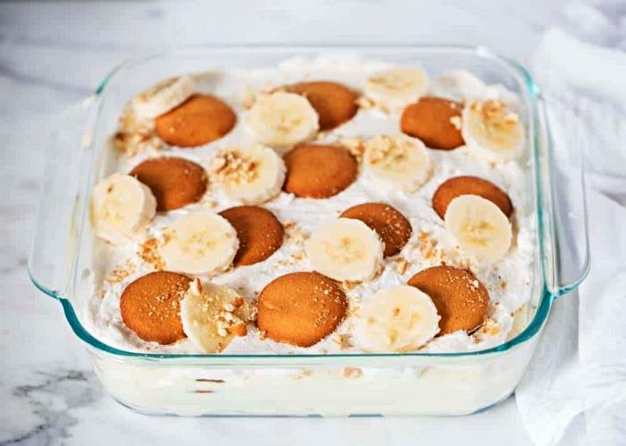 vanilės ir bananų pudingas su sviesto sausainiu, lengvas desertas be orkaitės
