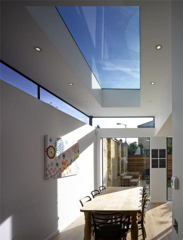 strešno okno-moderna-hiša-postavitev-kuhinja-z-virom svetlobe