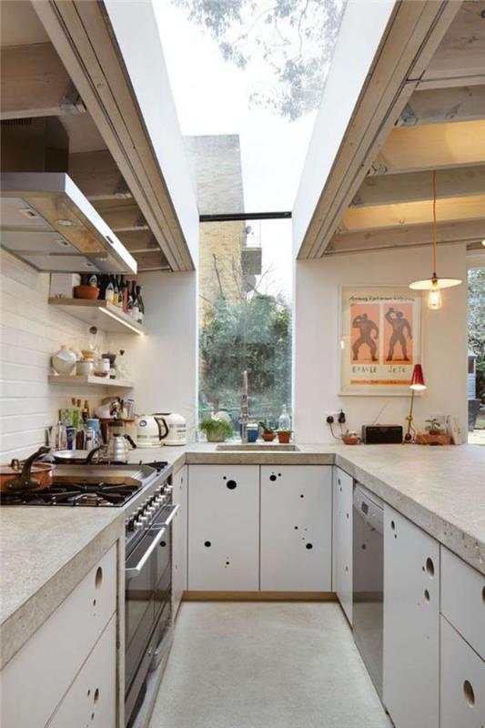 güzel-beyaz-mutfak-çatı-çatı penceresi
