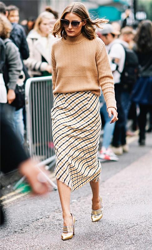 ilgas kvadratinis sijonas, moteriškas smėlio spalvos megztinis, Olivia Palermo, negabaritiniai akiniai, ryškios pompos