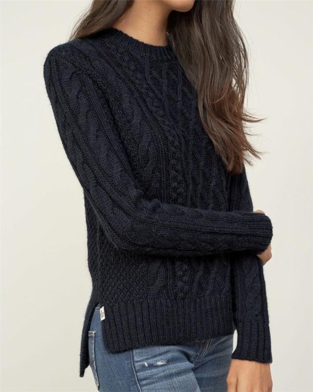 megztinis-modelis-žakardas-moteris-megztinis-papa-noel-juoda-gana