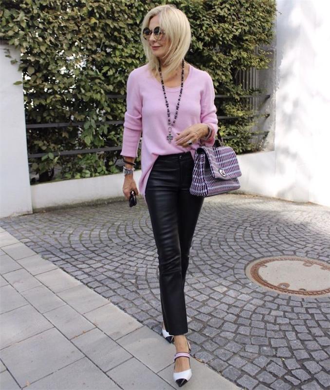 pembe kazak siyah deri pantolon trendy çanta klas kıyafet kadın 60 yaşında
