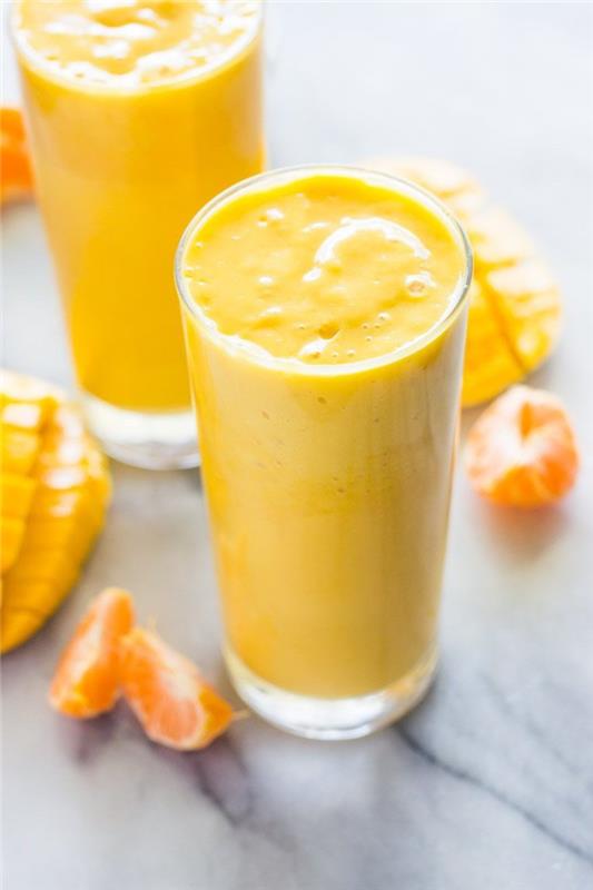 recept za vitaminski zajtrk, recept za rumeni smoothie z mangom, banano in pomarančo
