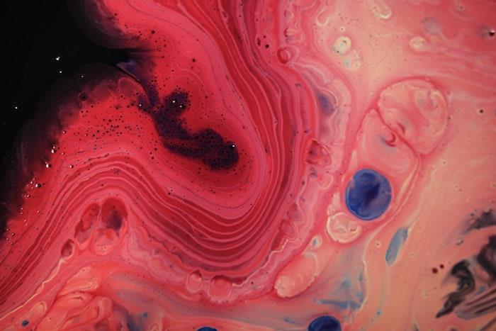 Akrilna barva za polivanje s celicami, kako narediti barvito akrilno risbo