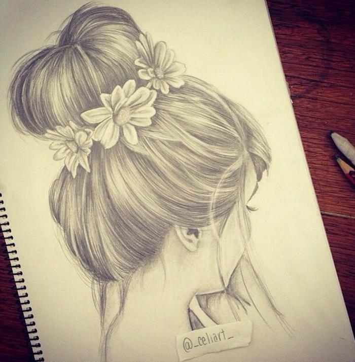 Quaderno ad anelli, disegno di una ragazza, acconciatura chignon con fiori