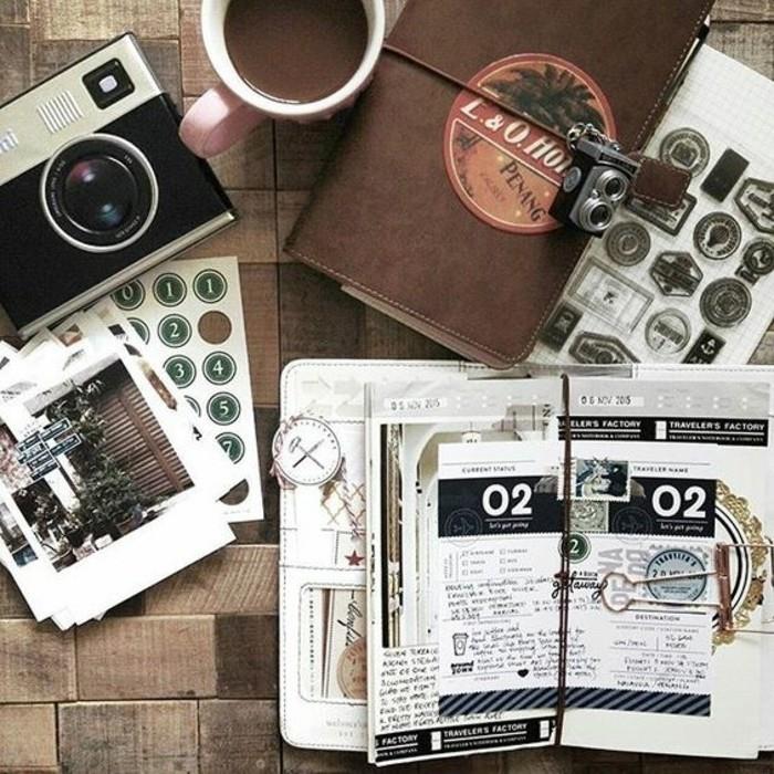 quaderno-di-viaggio-razlika-di-viaggio-francobolli-kolaž-scritte-macchina-fotografica-vintage-tazza-caffè