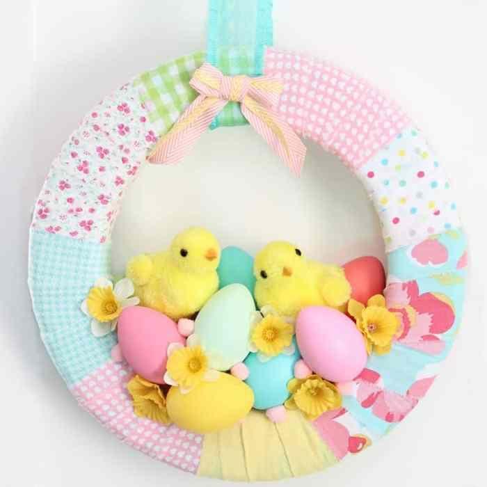 kumaş artıkları ile ne yapmalı bahar çelengi paskalya dekoru toparlanmalı civciv oyuncaklar renkli yumurta çiçeklerle kendin yap